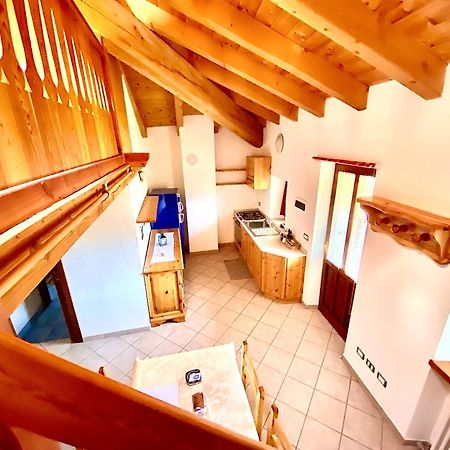 Ferienwohnung Attico Panoramico Con Soppalco Gignod Exterior foto