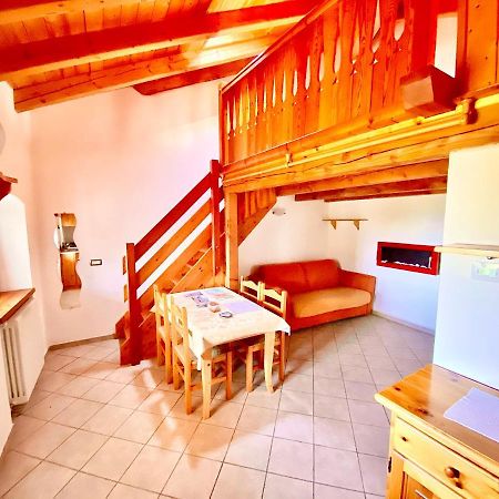Ferienwohnung Attico Panoramico Con Soppalco Gignod Exterior foto